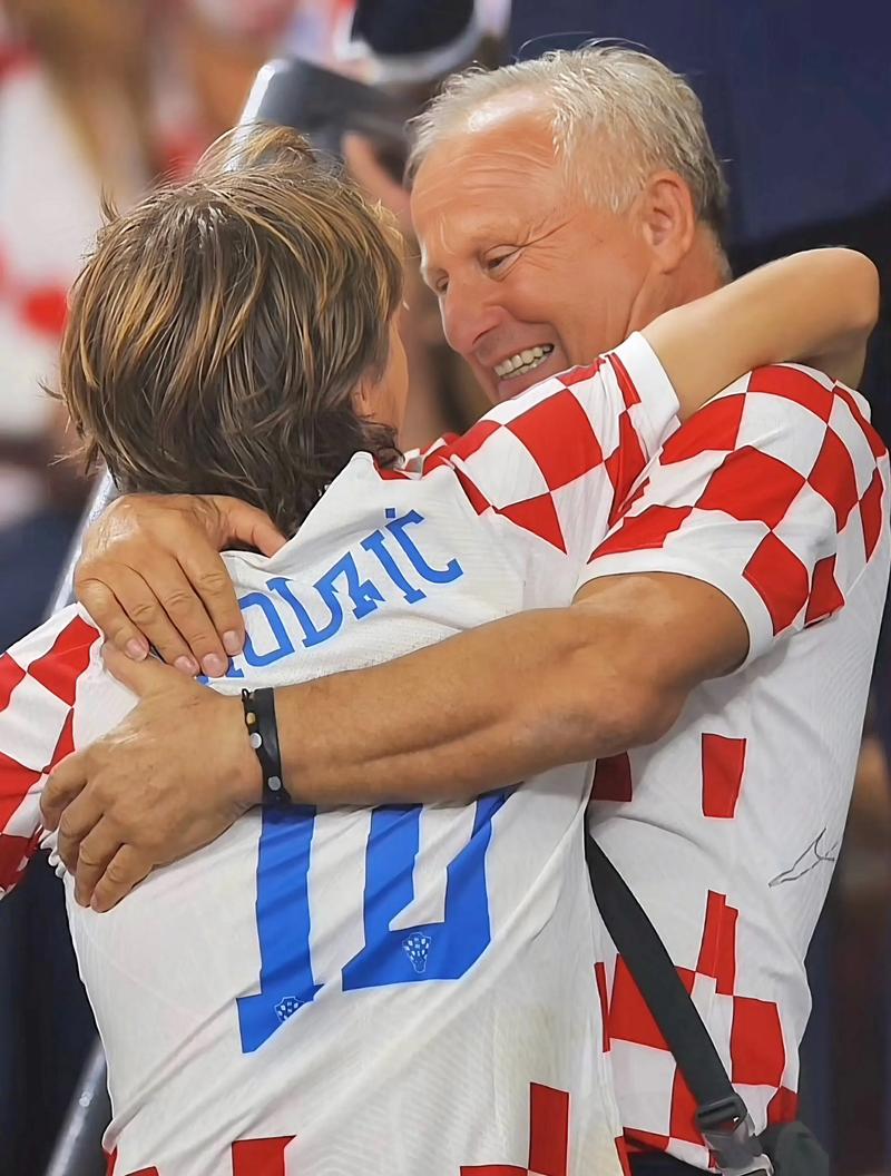 替补出场梅开二度，普利希奇当选都灵vs米兰全场最佳