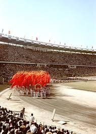 为什么客队球员在进入主场球场前需要进行二十分钟的“灯光盲区测验”